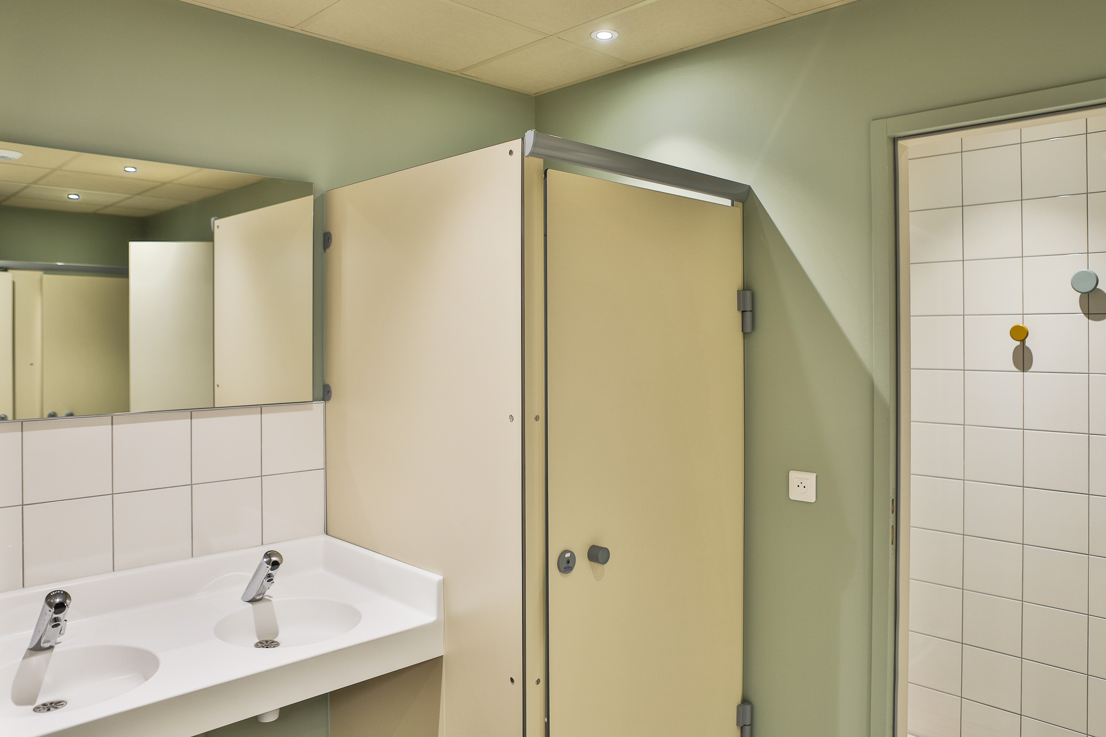 Vestiaire Collectif / Douches / Couloir