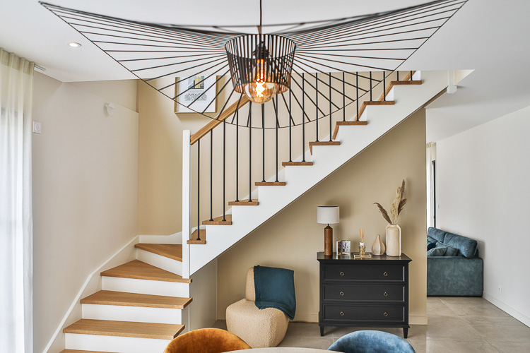 Pièce de vie intemporelle en bord de mer